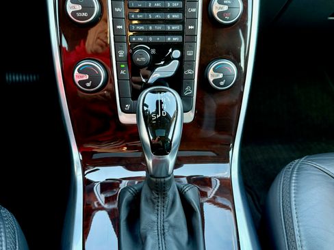 Used 2014 Volvo XC70 3.2 Platinum image 25