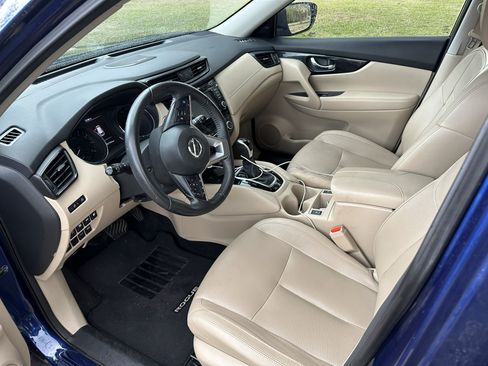 Used 2020 Nissan Rogue SL w/ Premium Package image 9