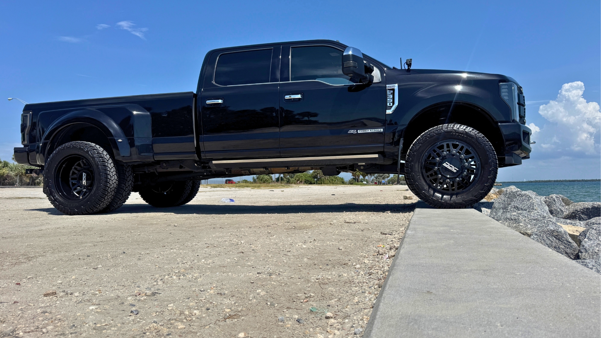 Used 2019 Ford F350 4x4 Crew Cab DRW Super Duty image 28