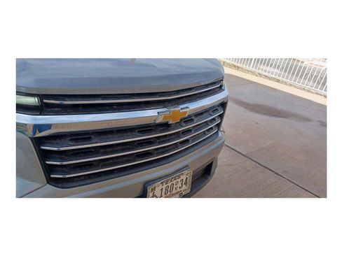 Used 2025 Chevrolet Traverse LT w/ Driver Confidence Package image 6