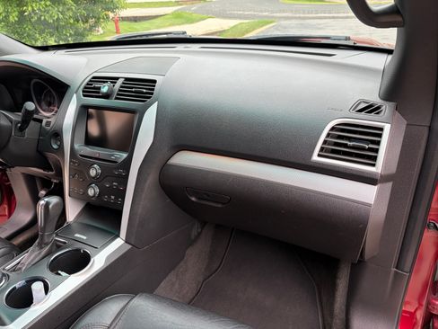 Used 2013 Ford Explorer XLT AWD/4WD image 18