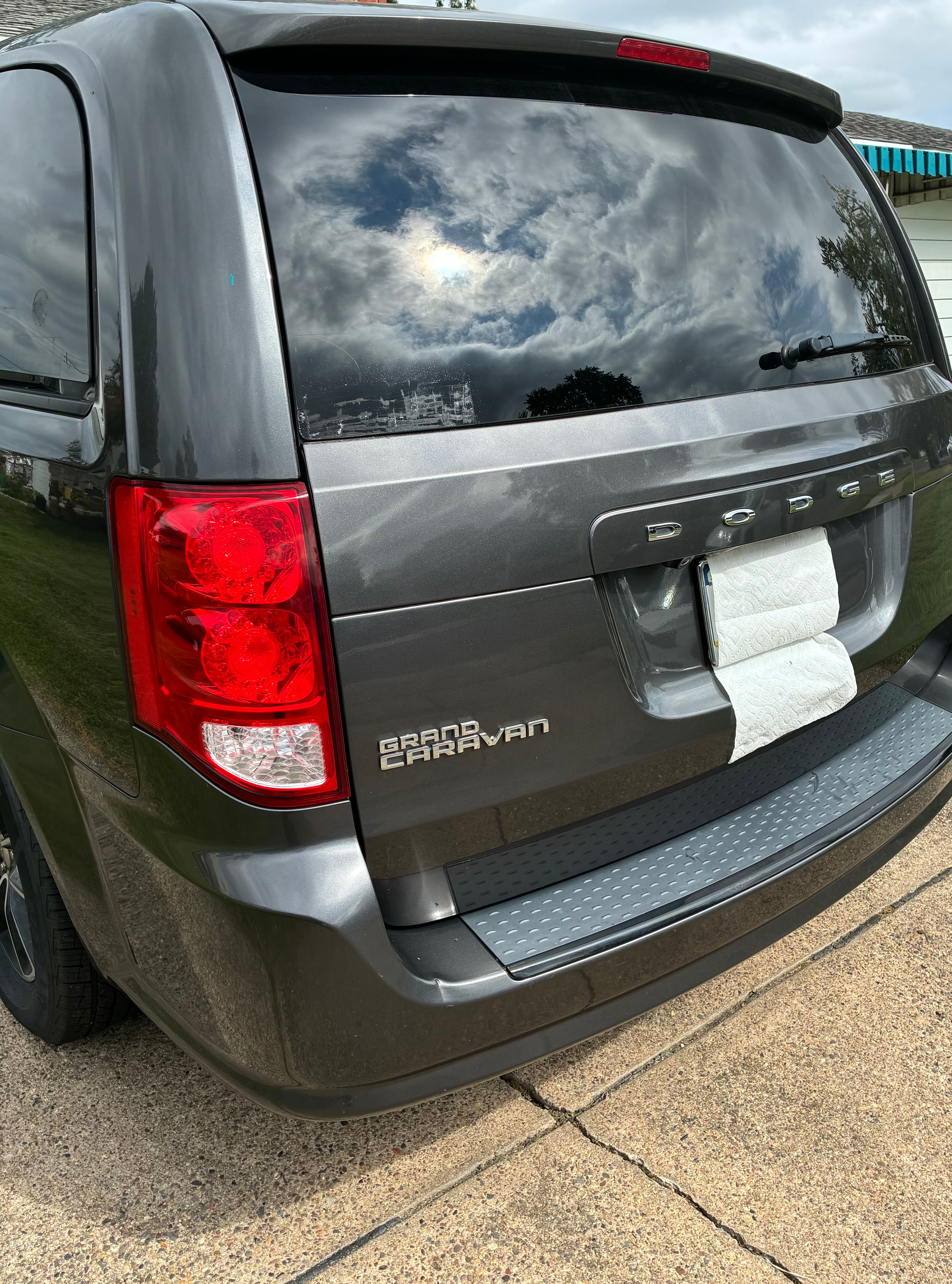 Used 2016 Dodge Grand Caravan SE FWD image 2