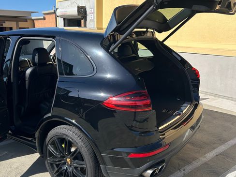 Used 2018 Porsche Cayenne S AWD/4WD image 19