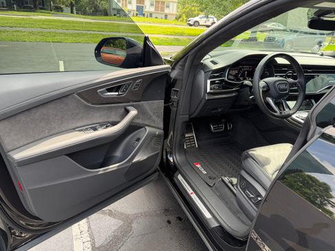 Used 2022 Audi SQ8 Prestige AWD/4WD image 12