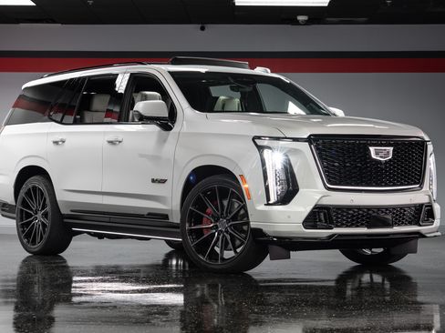 Used 2025 Cadillac Escalade V w/ LPO, ONYX Package image 6