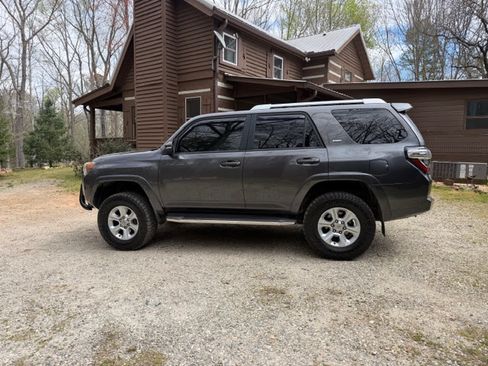 Used 2015 Toyota 4Runner SR5 Premium image 4