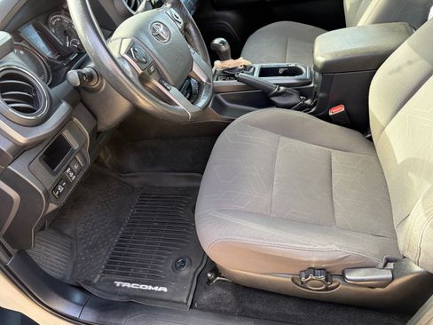 Used 2019 Toyota Tacoma TRD Sport w/ Technology Package image 13