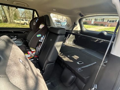 Used 2023 Honda Pilot Touring image 11