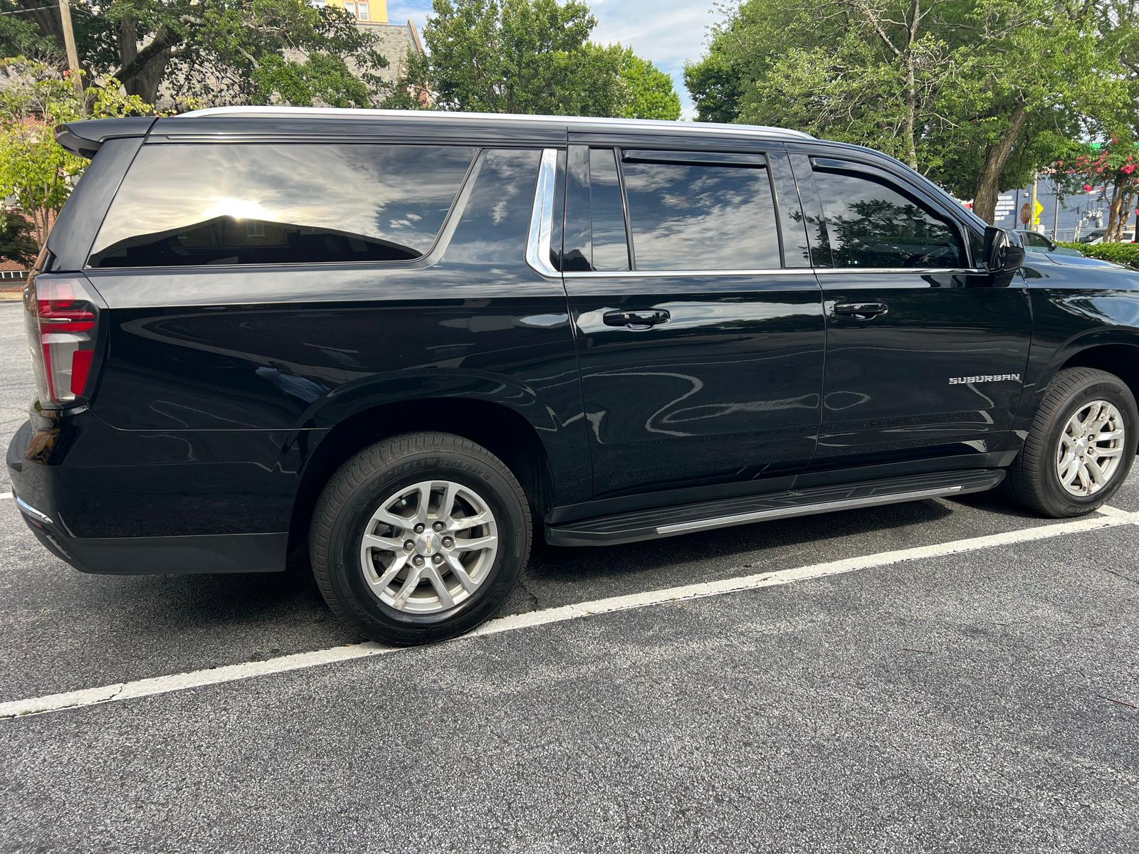 Used 2023 Chevrolet Suburban LT RWD image 2