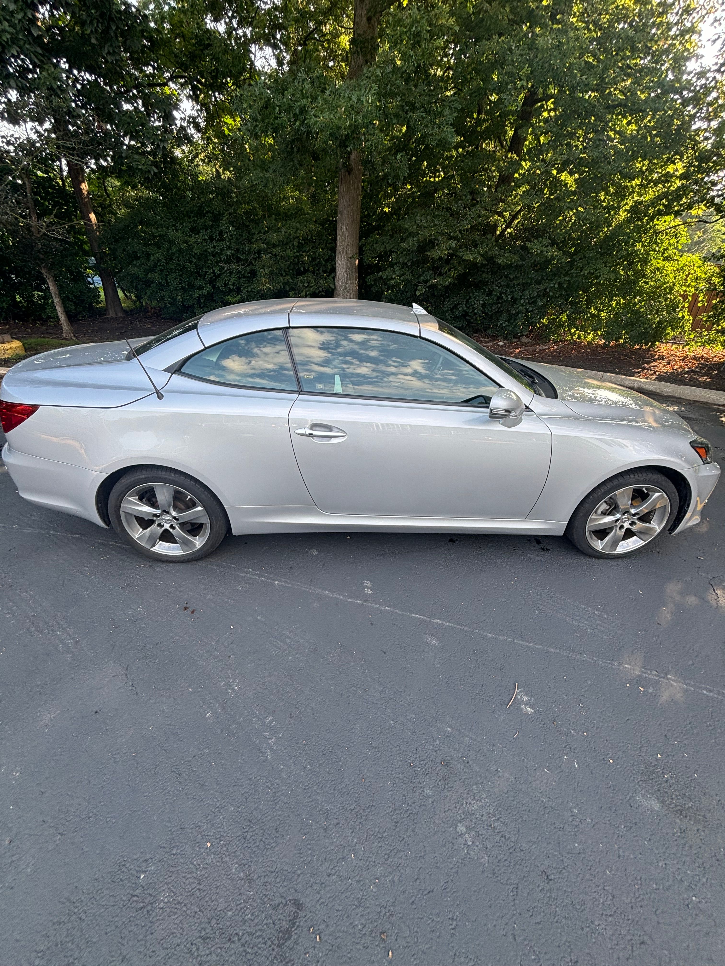 Used 2011 Lexus IS 250C w/ Luxury Pkg RWD image 21