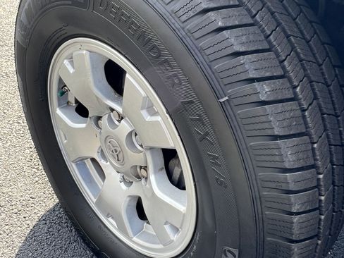 Used 2006 Toyota Tacoma PreRunner image 32