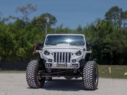 Used 2023 Jeep Gladiator Overland image 1