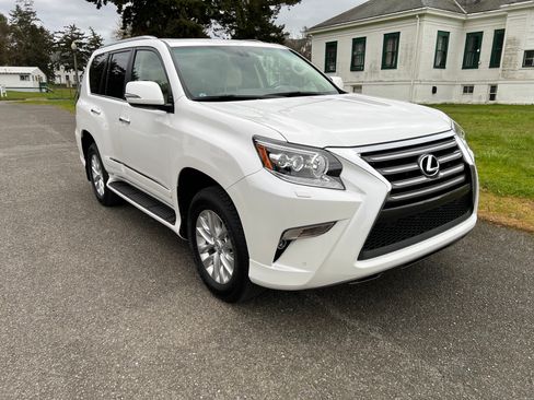 Used 2016 Lexus GX 460 w/ Premium Package image 9