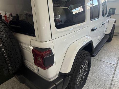 Used 2024 Jeep Wrangler Unlimited Sahara w/ Technology Group image 9
