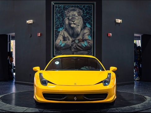 Used 2011 Ferrari 458 Italia Coupe RWD image 2