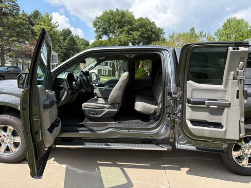 Used 2015 Ford F150 XLT w/ Equipment Group 302A Luxury AWD/4WD image 15