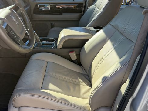 Used 2016 Lincoln Navigator Select image 6