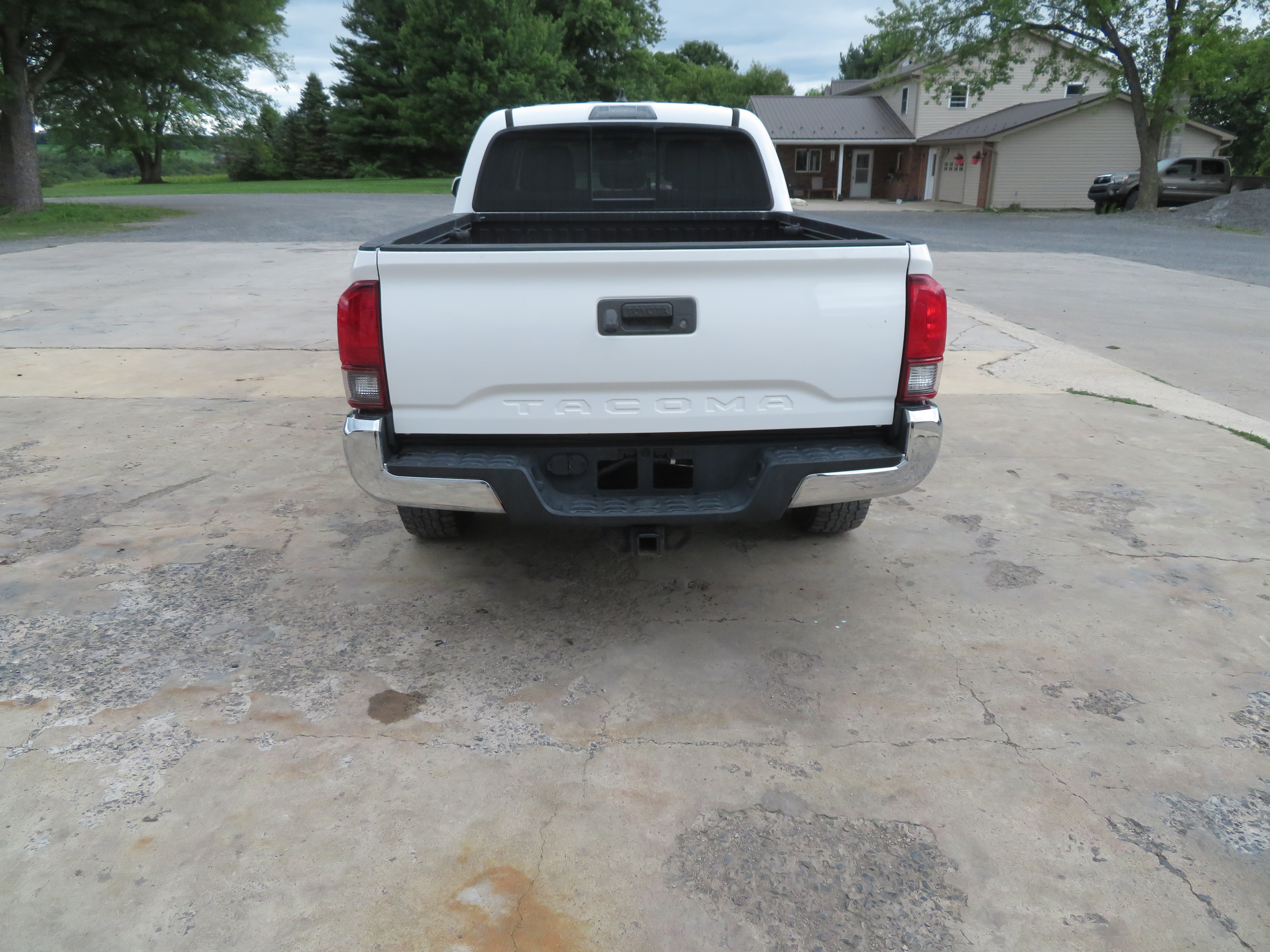 Used 2019 Toyota Tacoma SR5 AWD/4WD image 8