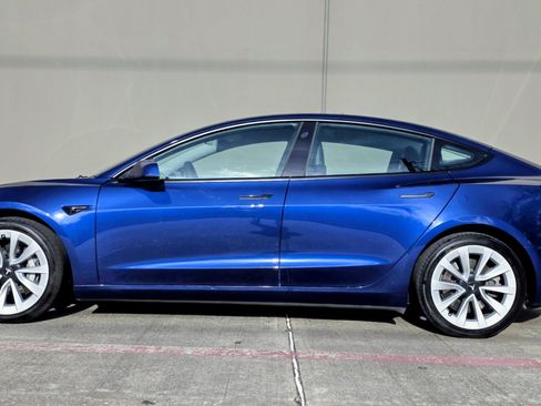 Used 2023 Tesla Model 3 Standard Range image 10