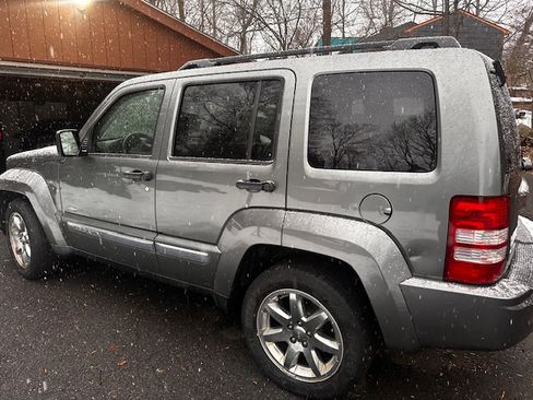 Used 2012 Jeep Liberty Sport image 2