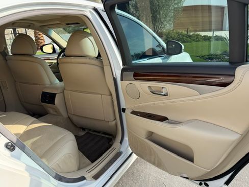 Used 2017 Lexus LS 460 w/ Comfort Package RWD image 24