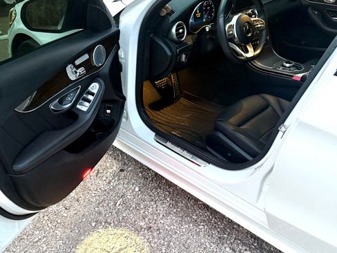 Used 2020 Mercedes-Benz C 300 4MATIC Sedan image 4