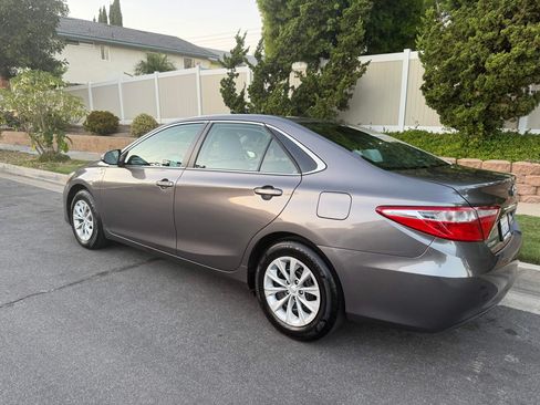 Used 2015 Toyota Camry LE image 4