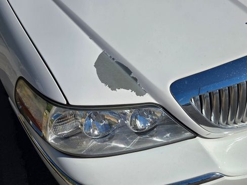 Used 2008 Lincoln Town Car Signature Limited image 19