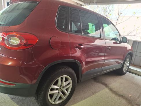 Used 2011 Volkswagen Tiguan S image 5
