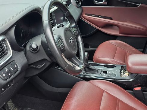 Used 2018 Kia Sorento SX image 17