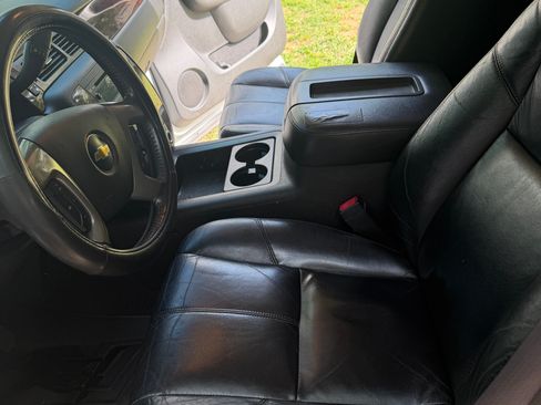 Used 2012 Chevrolet Tahoe LT w/ Luxury Package RWD image 6