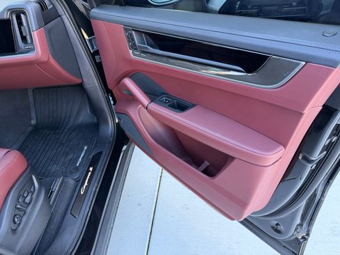 Used 2025 Porsche Cayenne S image 10
