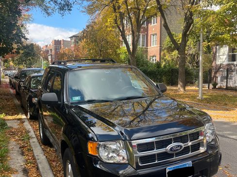 Used 2010 Ford Escape XLT image 2