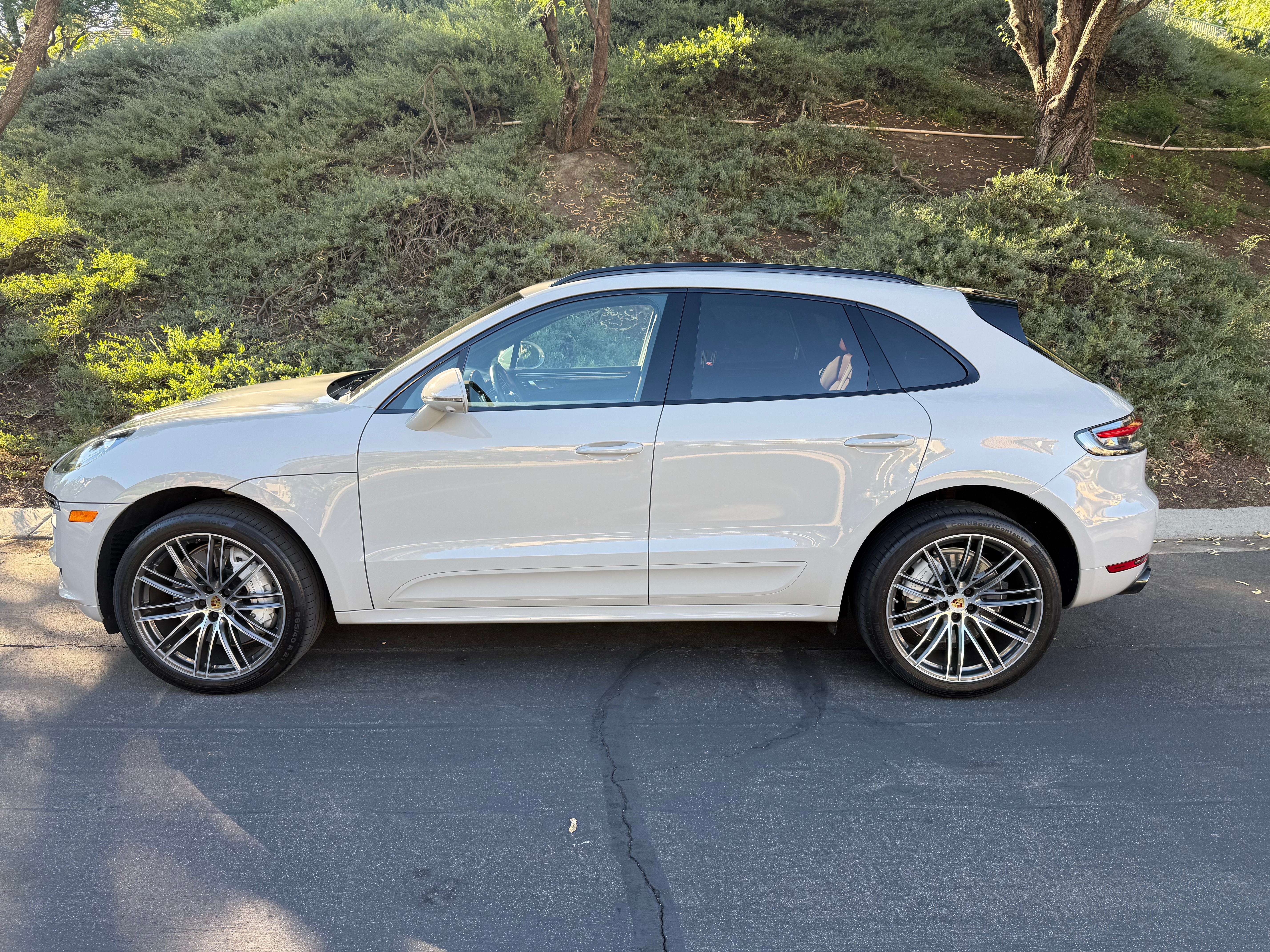 Used 2021 Porsche Macan Turbo AWD/4WD image 1