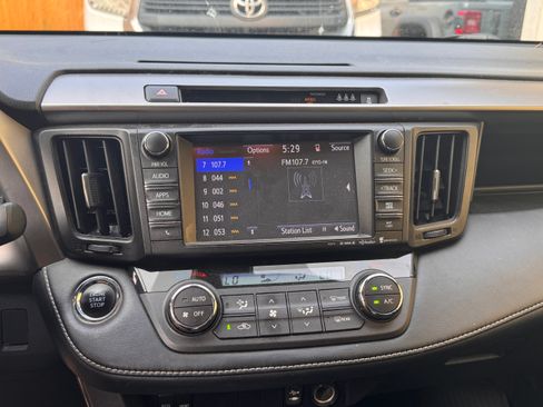 Used 2018 Toyota RAV4 XLE AWD/4WD image 17