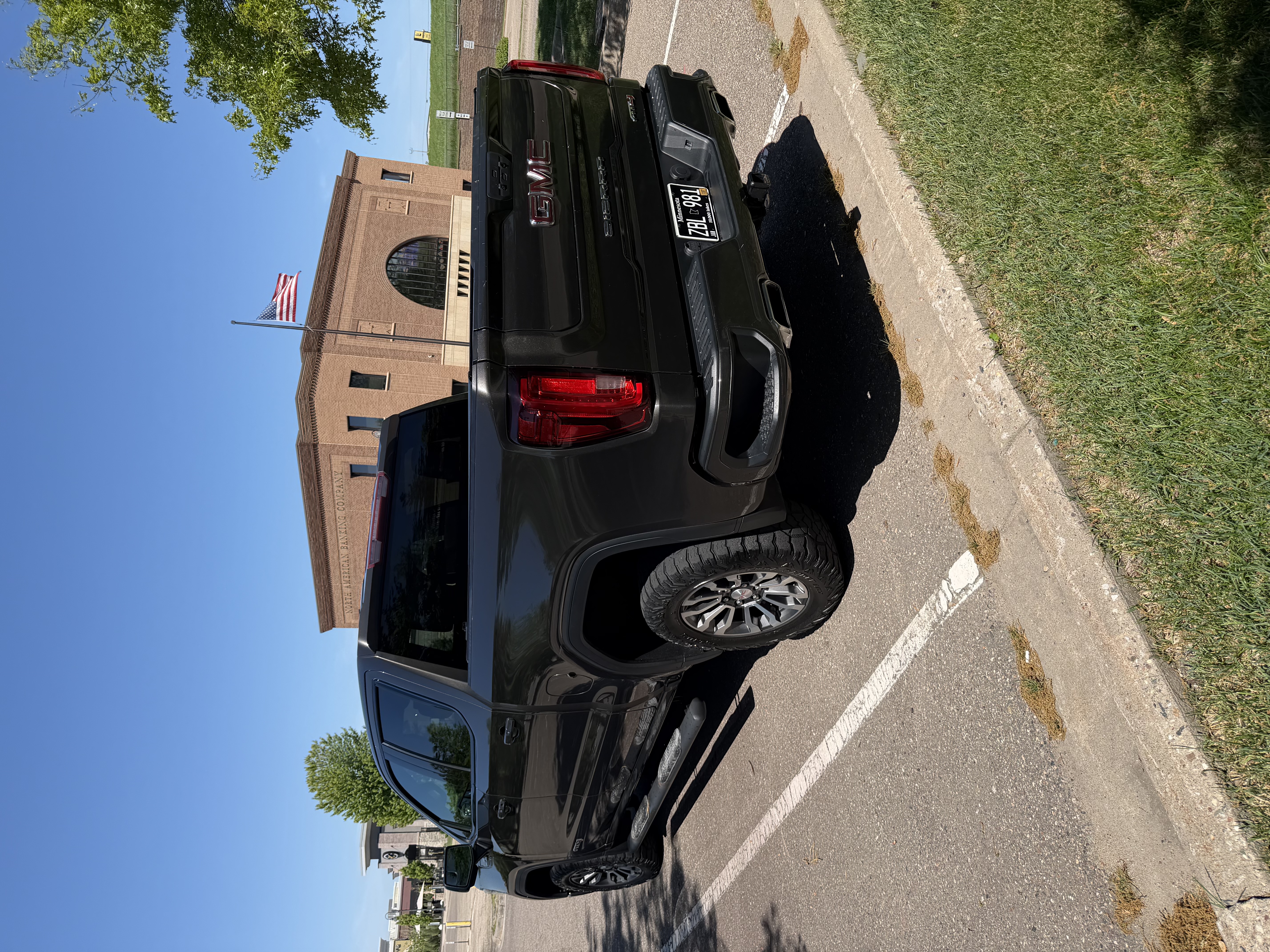 Used 2019 GMC Sierra 1500 AT4 AWD/4WD image 2