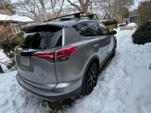 Used 2018 Toyota RAV4 SE w/ Power Extra Value Package image 5