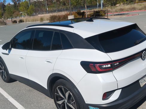 Used 2023 Volkswagen ID.4 Pro S image 2