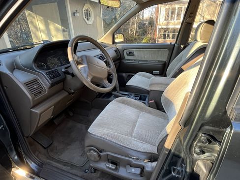 Used 1995 Mitsubishi Expo image 9