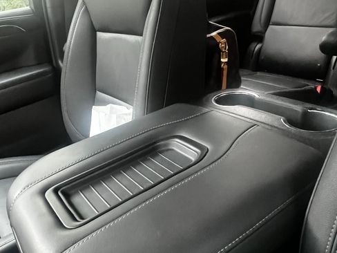 Used 2024 Chevrolet Tahoe Z71 w/ Luxury Package image 11