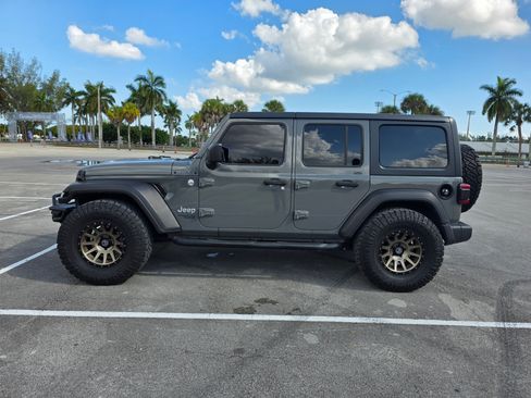 Used 2019 Jeep Wrangler Unlimited Sport S image 11