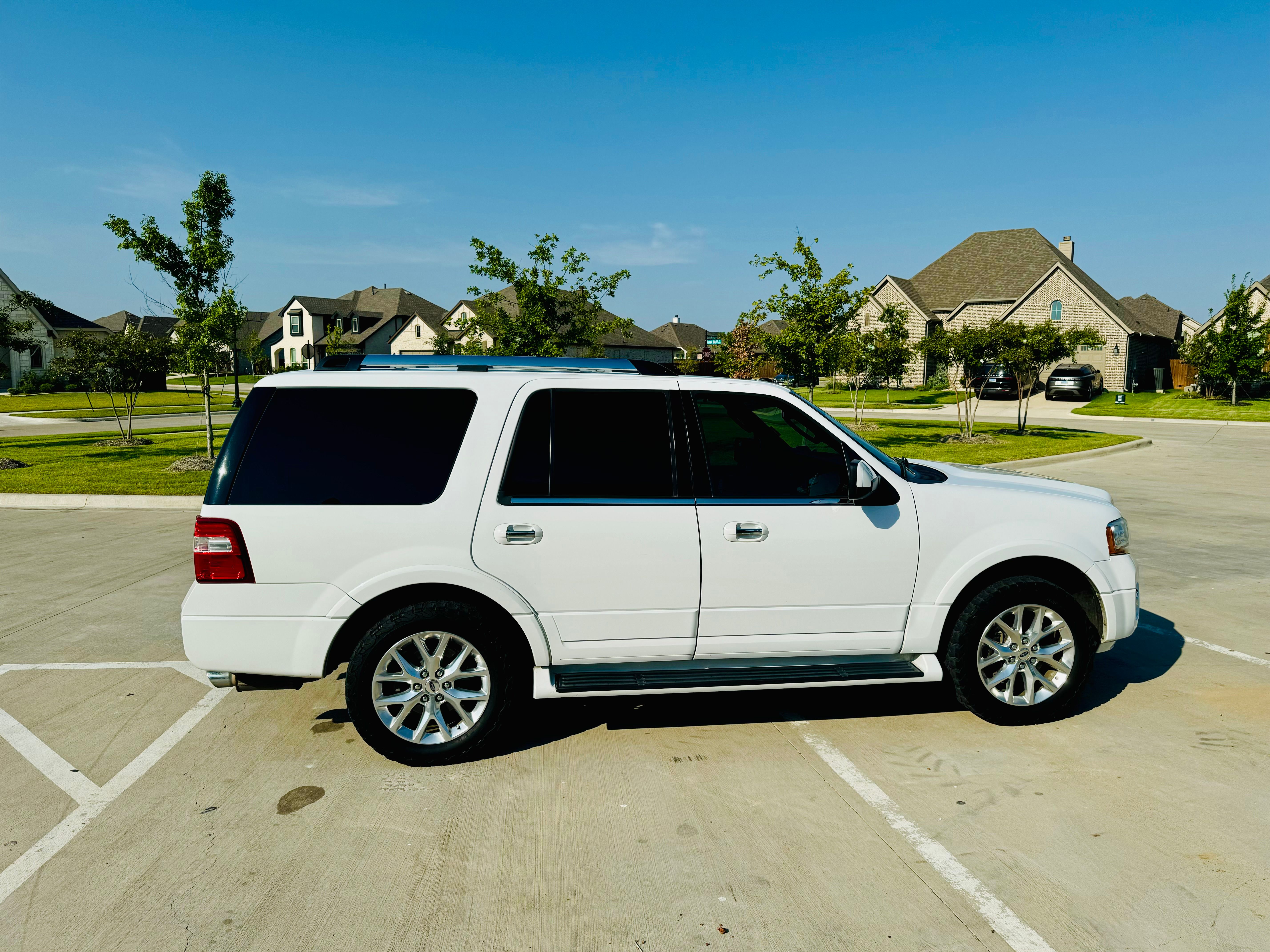 Used 2017 Ford Expedition Limited AWD/4WD image 5