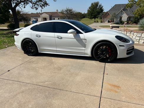 Used 2017 Porsche Panamera Turbo image 1