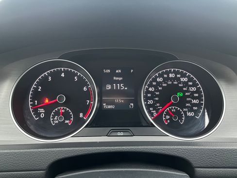 Used 2015 Volkswagen Golf S image 21