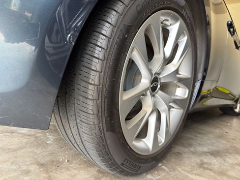 Used 2013 Hyundai Genesis 3.8 RWD image 17