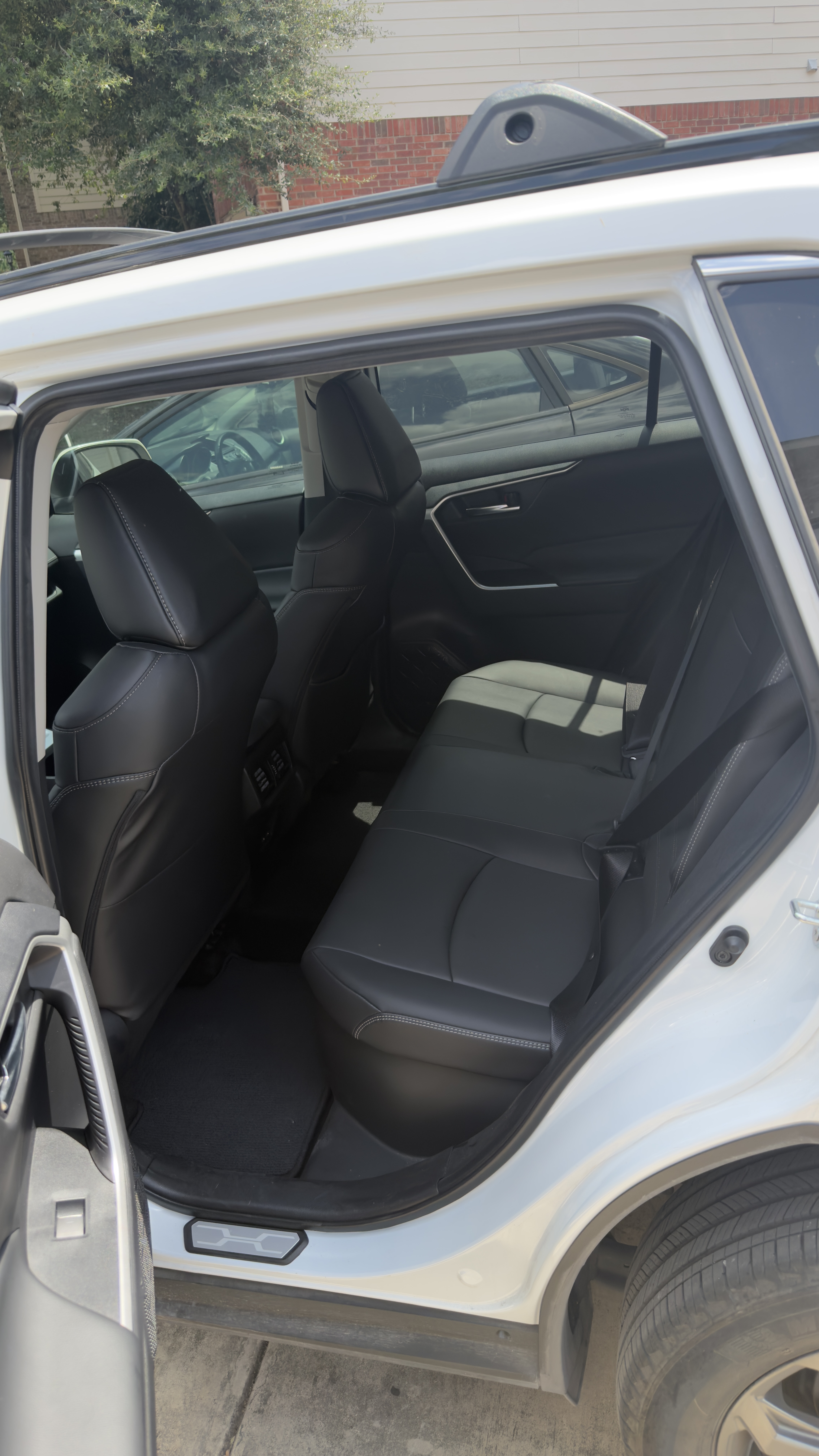 Used 2024 Toyota RAV4 XLE Premium AWD/4WD image 4