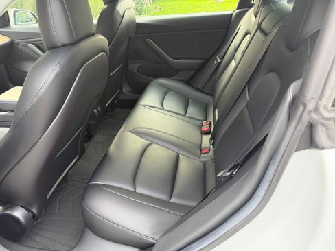 Used 2019 Tesla Model 3 Standard Range Plus image 8