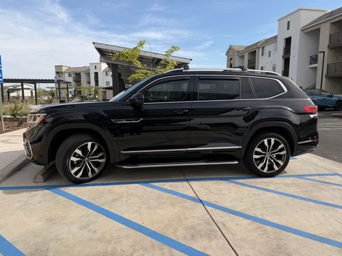 Used 2023 Volkswagen Atlas SEL Premium image 2