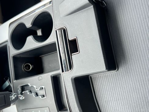 Used 2012 RAM 1500 Laramie RWD image 30