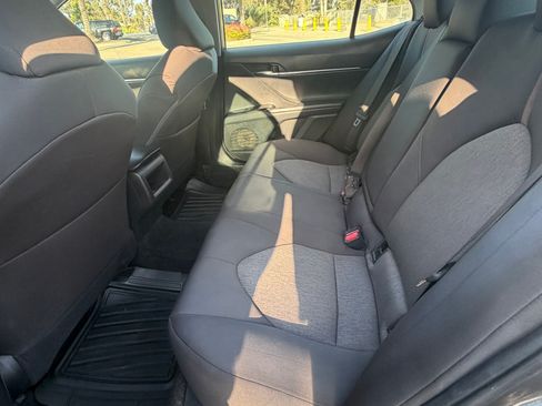 Used 2018 Toyota Camry LE FWD image 8